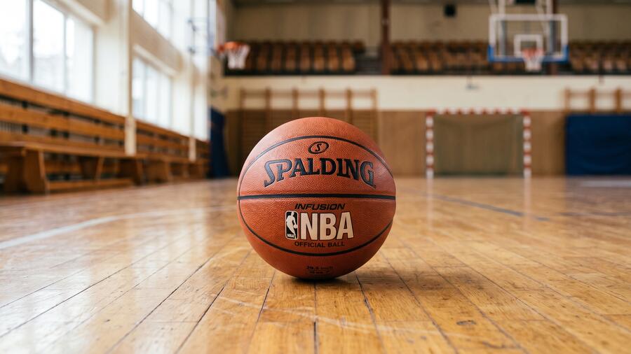 Equipo GlideWins analizando baloncesto NBA